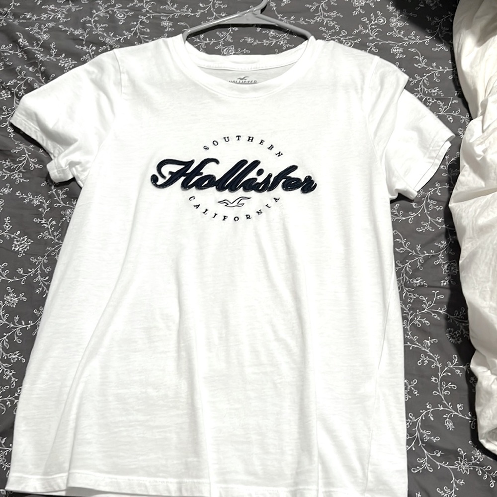 Hollister white shirt size small only worn 1X